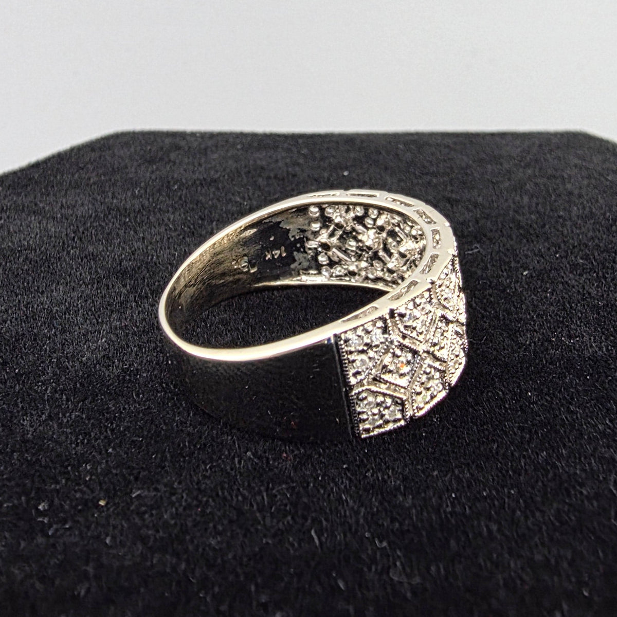 White Gold Antique Ring