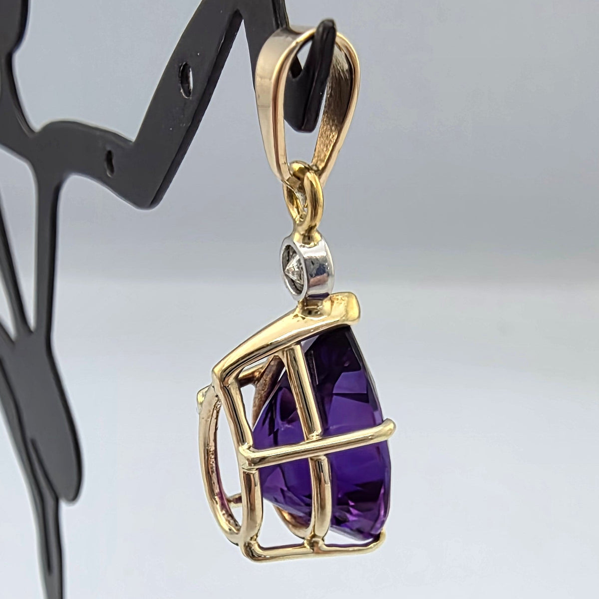 Yellow Gold Amethyst Pendant